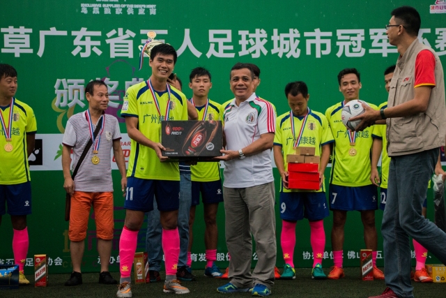 吉伦沃特35+16刘冠岑20+10 山东大胜吉林
